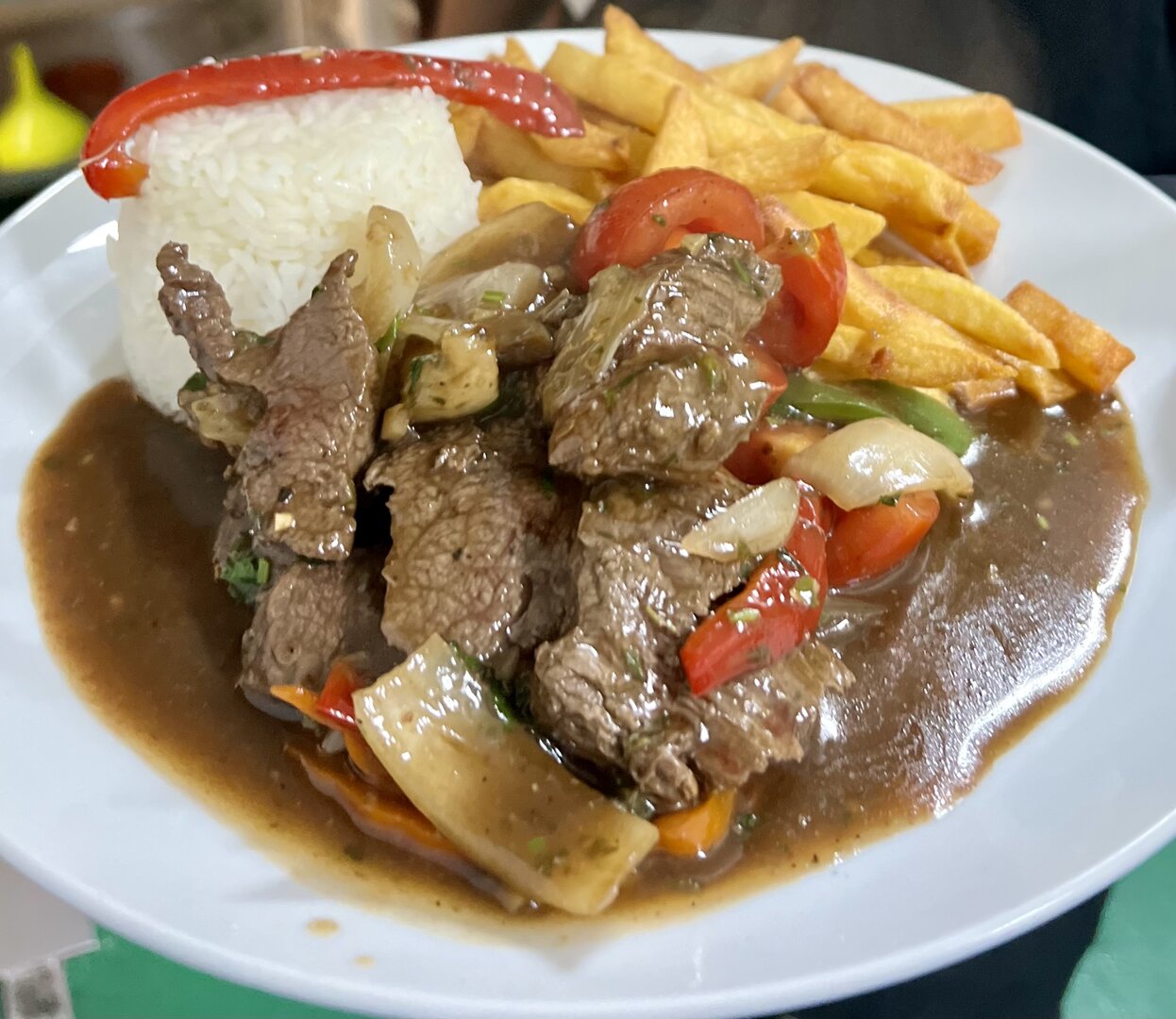 LOMO SALTADO AL WOK